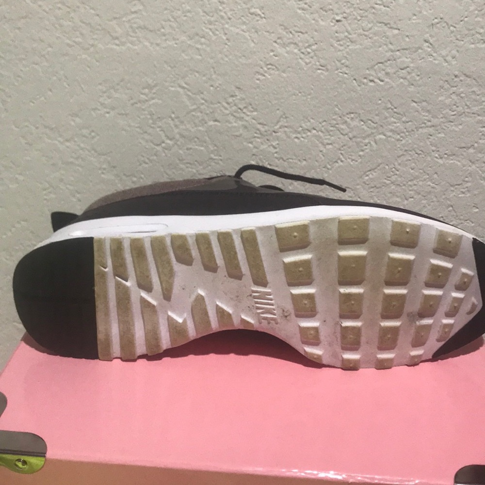 Nike shoes - Picture 4 of 4